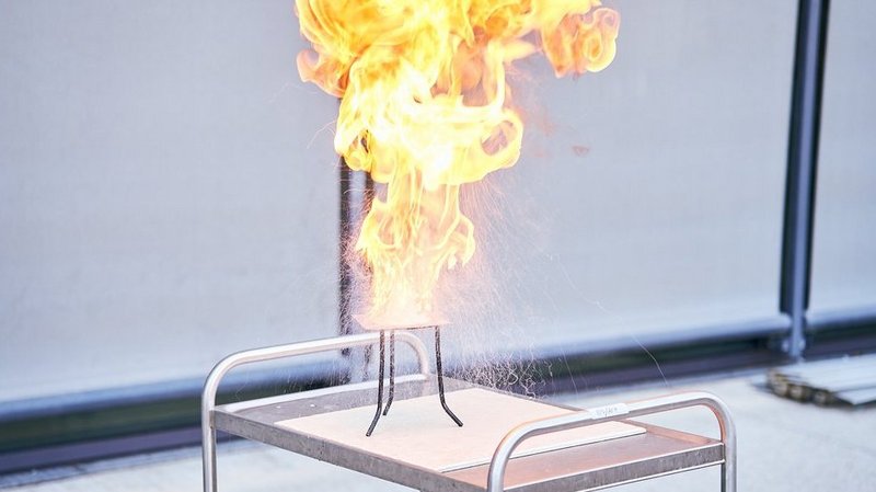 Flammen: Chemische Reaktion 
